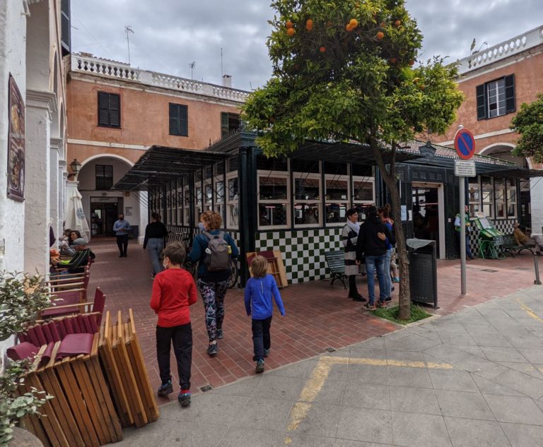 2 - 19 marché Ciutadella